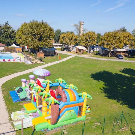 Hotel L'Oasis Des Dombes Ambérieux-en-Dombes Esterno foto