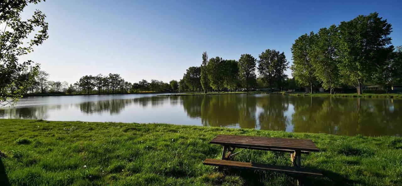 Hotel L'Oasis Des Dombes Ambérieux-en-Dombes Esterno foto