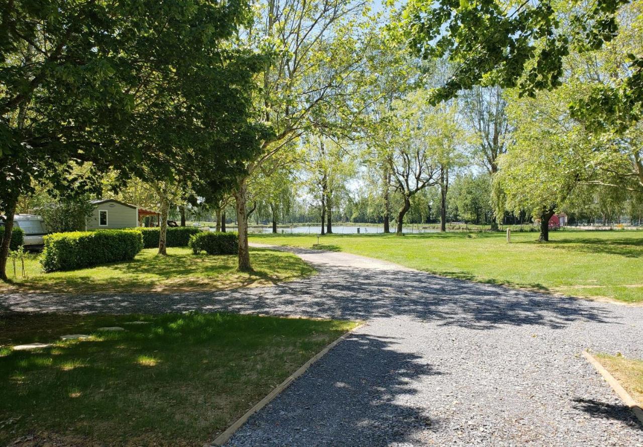 Hotel L'Oasis Des Dombes Ambérieux-en-Dombes Esterno foto